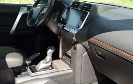 Toyota Land Cruiser Prado 150 рестайлинг 2, 2017 год, 5 900 000 рублей, 8 фотография