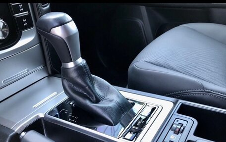 Toyota Land Cruiser Prado 150 рестайлинг 2, 2017 год, 5 900 000 рублей, 6 фотография