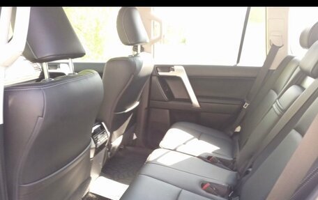 Toyota Land Cruiser Prado 150 рестайлинг 2, 2017 год, 5 900 000 рублей, 11 фотография