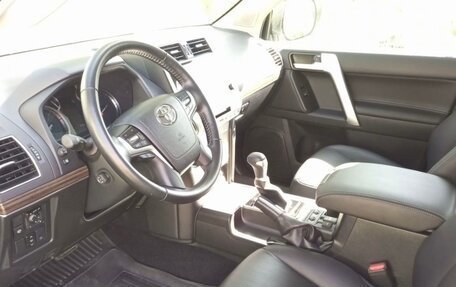 Toyota Land Cruiser Prado 150 рестайлинг 2, 2017 год, 5 900 000 рублей, 12 фотография