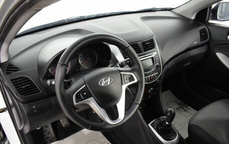 Hyundai Solaris II рестайлинг, 2012 год, 745 000 рублей, 9 фотография