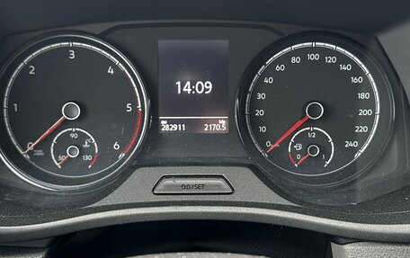 Volkswagen Caravelle T6 рестайлинг, 2020 год, 2 750 000 рублей, 2 фотография