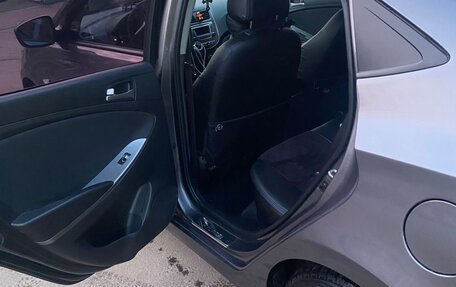 Hyundai Solaris II рестайлинг, 2015 год, 990 000 рублей, 2 фотография