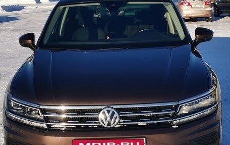 Volkswagen Tiguan II, 2019 год, 3 450 000 рублей, 1 фотография