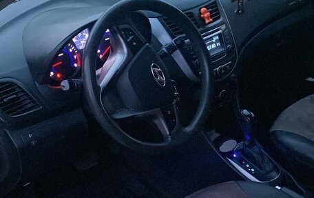 Hyundai Solaris II рестайлинг, 2015 год, 990 000 рублей, 7 фотография