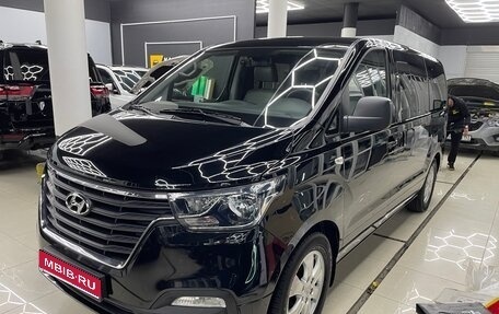 Hyundai Grand Starex Grand Starex I рестайлинг 2, 2018 год, 3 100 000 рублей, 1 фотография