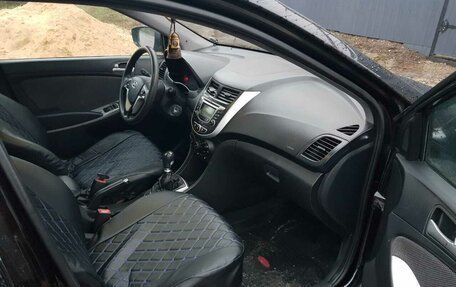 Hyundai Solaris II рестайлинг, 2011 год, 550 000 рублей, 6 фотография