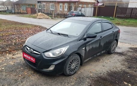 Hyundai Solaris II рестайлинг, 2011 год, 550 000 рублей, 3 фотография