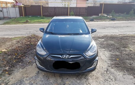 Hyundai Solaris II рестайлинг, 2011 год, 550 000 рублей, 14 фотография