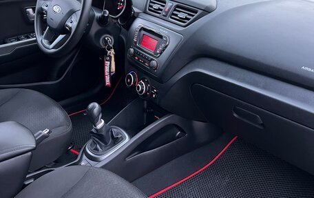 KIA Rio III рестайлинг, 2013 год, 980 000 рублей, 18 фотография