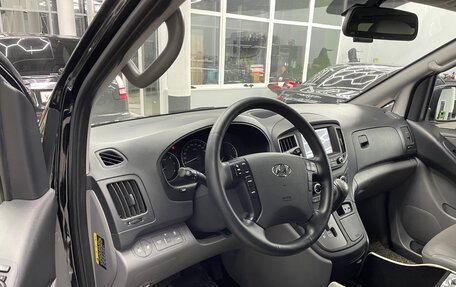 Hyundai Grand Starex Grand Starex I рестайлинг 2, 2018 год, 3 100 000 рублей, 6 фотография