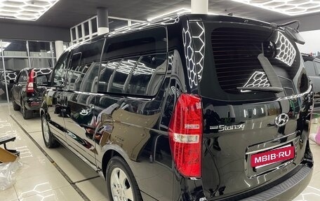 Hyundai Grand Starex Grand Starex I рестайлинг 2, 2018 год, 3 100 000 рублей, 3 фотография