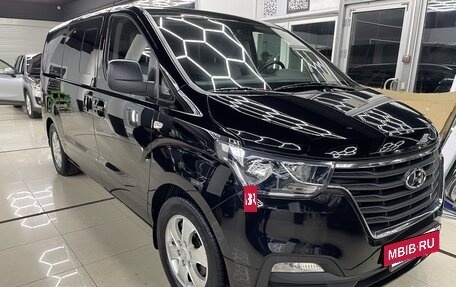 Hyundai Grand Starex Grand Starex I рестайлинг 2, 2018 год, 3 100 000 рублей, 2 фотография