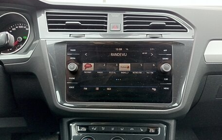 Volkswagen Tiguan II, 2019 год, 2 050 000 рублей, 17 фотография