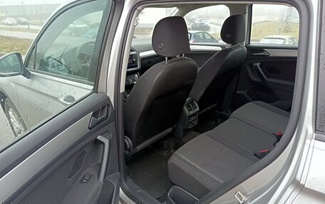 Volkswagen Tiguan II, 2019 год, 2 050 000 рублей, 13 фотография