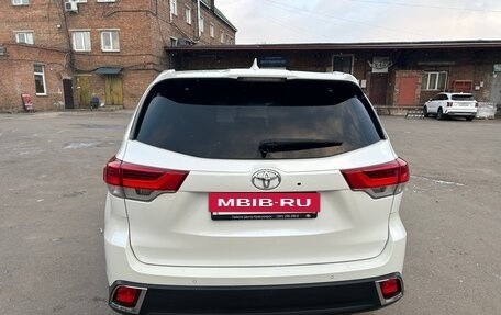 Toyota Highlander III, 2018 год, 4 490 000 рублей, 2 фотография