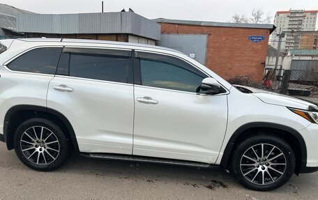 Toyota Highlander III, 2018 год, 4 490 000 рублей, 4 фотография