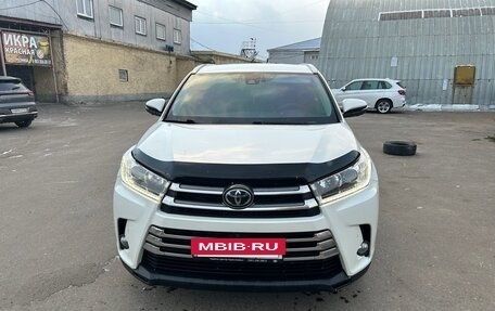 Toyota Highlander III, 2018 год, 4 490 000 рублей, 6 фотография