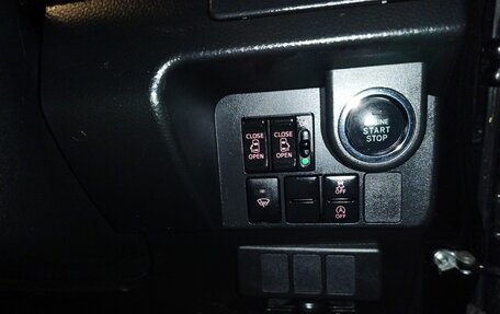 Toyota Roomy I, 2017 год, 1 180 000 рублей, 11 фотография