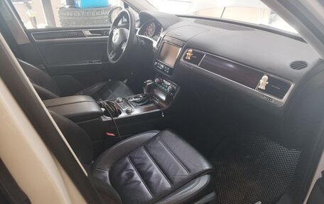 Volkswagen Touareg III, 2015 год, 3 200 000 рублей, 4 фотография