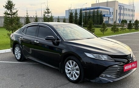 Toyota Camry, 2019 год, 2 750 000 рублей, 2 фотография
