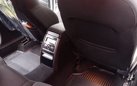 Skoda Superb III рестайлинг, 2011 год, 1 395 000 рублей, 10 фотография