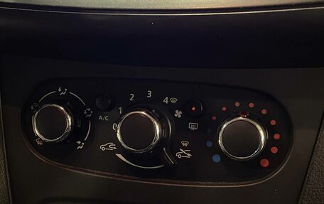 Renault Logan II, 2017 год, 505 000 рублей, 11 фотография