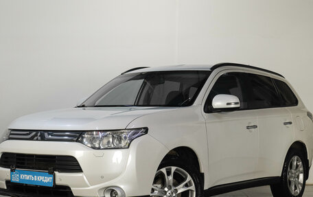 Mitsubishi Outlander III рестайлинг 3, 2013 год, 1 589 000 рублей, 4 фотография