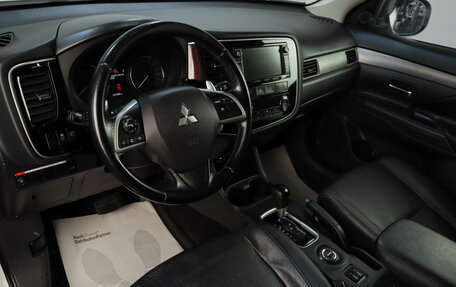 Mitsubishi Outlander III рестайлинг 3, 2013 год, 1 589 000 рублей, 8 фотография