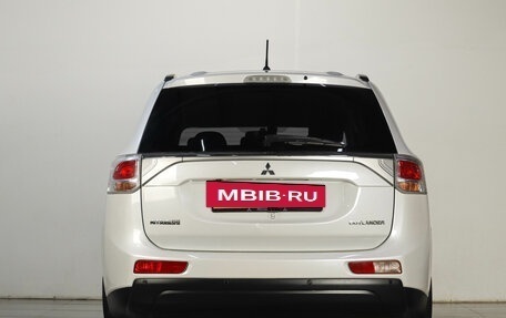 Mitsubishi Outlander III рестайлинг 3, 2013 год, 1 589 000 рублей, 6 фотография