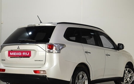 Mitsubishi Outlander III рестайлинг 3, 2013 год, 1 589 000 рублей, 7 фотография