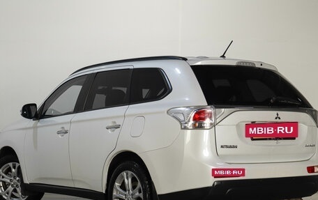 Mitsubishi Outlander III рестайлинг 3, 2013 год, 1 589 000 рублей, 5 фотография