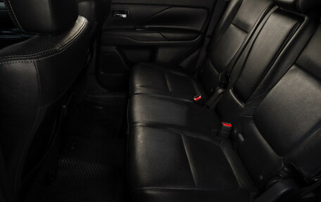 Mitsubishi Outlander III рестайлинг 3, 2013 год, 1 589 000 рублей, 19 фотография