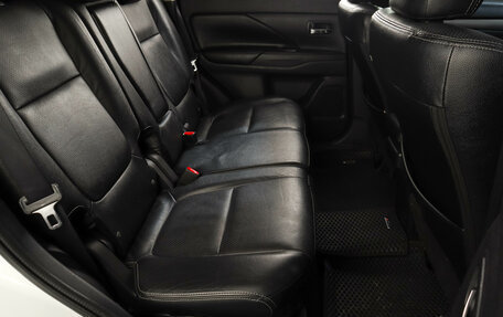 Mitsubishi Outlander III рестайлинг 3, 2013 год, 1 589 000 рублей, 18 фотография