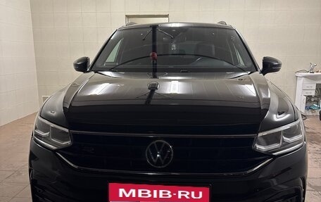 Volkswagen Tiguan II, 2021 год, 4 650 000 рублей, 1 фотография