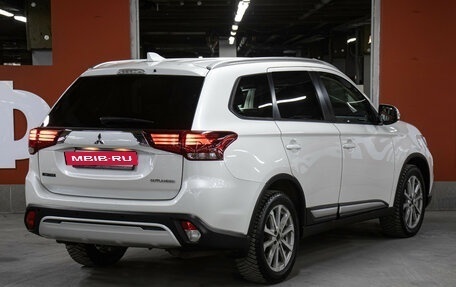 Mitsubishi Outlander III рестайлинг 3, 2019 год, 1 898 000 рублей, 5 фотография