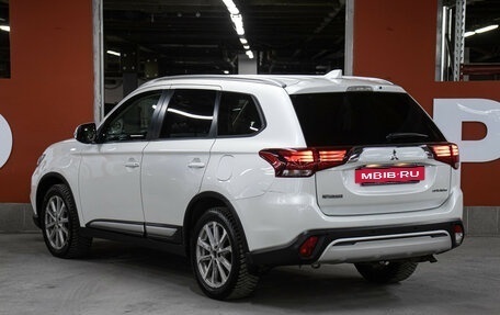 Mitsubishi Outlander III рестайлинг 3, 2019 год, 1 898 000 рублей, 7 фотография