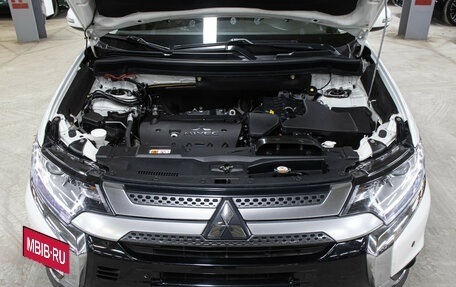 Mitsubishi Outlander III рестайлинг 3, 2019 год, 1 898 000 рублей, 9 фотография