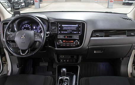 Mitsubishi Outlander III рестайлинг 3, 2019 год, 1 898 000 рублей, 14 фотография