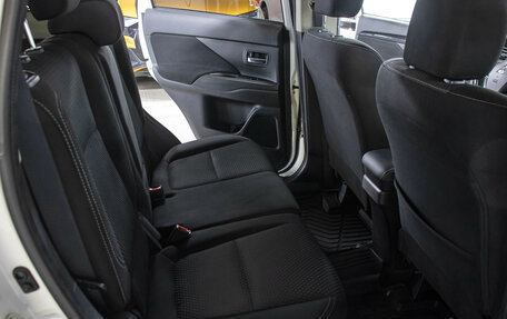 Mitsubishi Outlander III рестайлинг 3, 2019 год, 1 898 000 рублей, 12 фотография