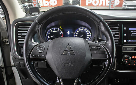 Mitsubishi Outlander III рестайлинг 3, 2019 год, 1 898 000 рублей, 17 фотография