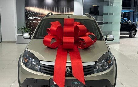 Renault Sandero I, 2013 год, 937 000 рублей, 2 фотография