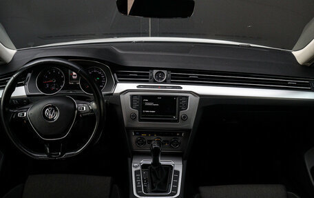 Volkswagen Passat B8 рестайлинг, 2016 год, 1 857 000 рублей, 6 фотография