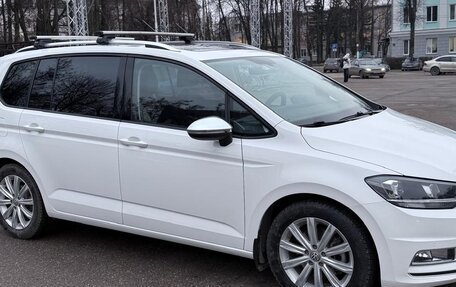 Volkswagen Touran III, 2020 год, 2 500 000 рублей, 1 фотография