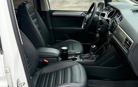 Volkswagen Touran III, 2020 год, 2 500 000 рублей, 11 фотография