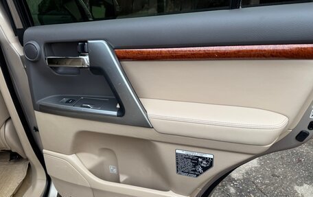 Toyota Land Cruiser 200, 2013 год, 3 700 000 рублей, 21 фотография