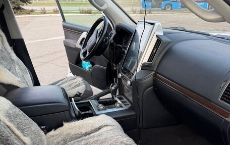 Toyota Land Cruiser 200, 2018 год, 5 990 000 рублей, 6 фотография