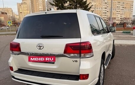 Toyota Land Cruiser 200, 2018 год, 5 990 000 рублей, 7 фотография