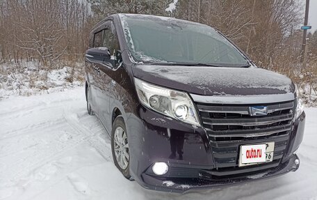 Toyota Noah III, 2017 год, 2 050 000 рублей, 8 фотография