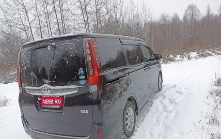 Toyota Noah III, 2017 год, 2 050 000 рублей, 6 фотография